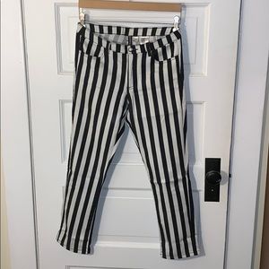 Beetlejuice Capris skinny pants black & white